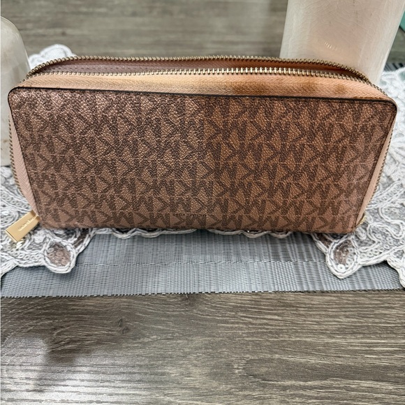 Michael Kors Metallic Rose Gold Signature Zip-Around Wallet - Picture 7 of 7